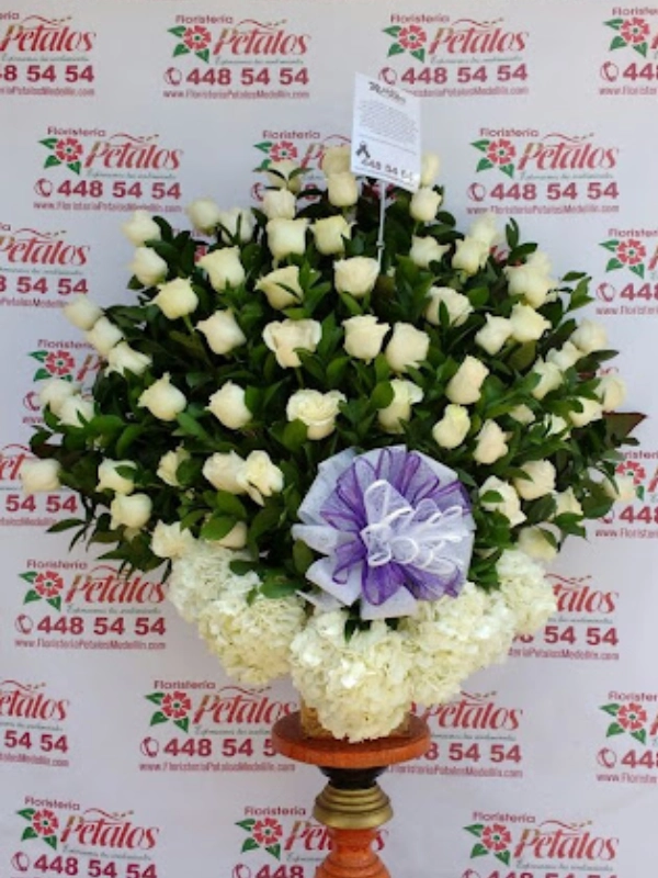 flores-floristeria-medellin-rf-02-estamos-de-todo-corazon-junto-a-su-familia-reciban-un-abrazo-de-esperanza-y-amistad-flores-floristeria-medellin