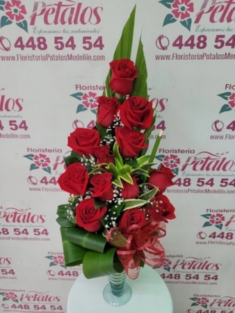 flor-floristeria-medellin-n132-feliz-aniversario-para-una-pareja-maravillosa-que-el-amor-que-los-ha-unido-todo-este-tiempo-perdure-siempre-en-sus-corazones-flor-floristeria-medellin