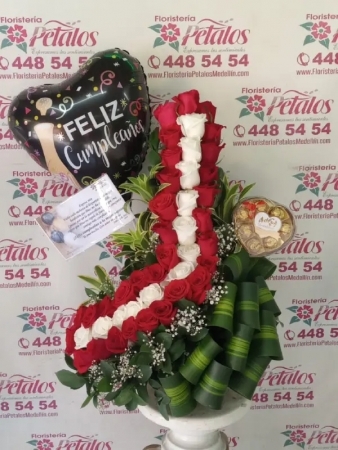 flor-floristeria-medellin-n121-9-que-la-dulzura-del-amor-les-traiga-experiencias-nuevas-y-maravillosas-que-sean-parte-de-los-nuevos-y-felices-dias-por-llegar-felicitaciones-flor-floristeria-medellin